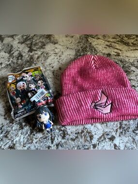 Demon Slayer Collectible Bundle Nezuko Beanie + Suma Bag Clip